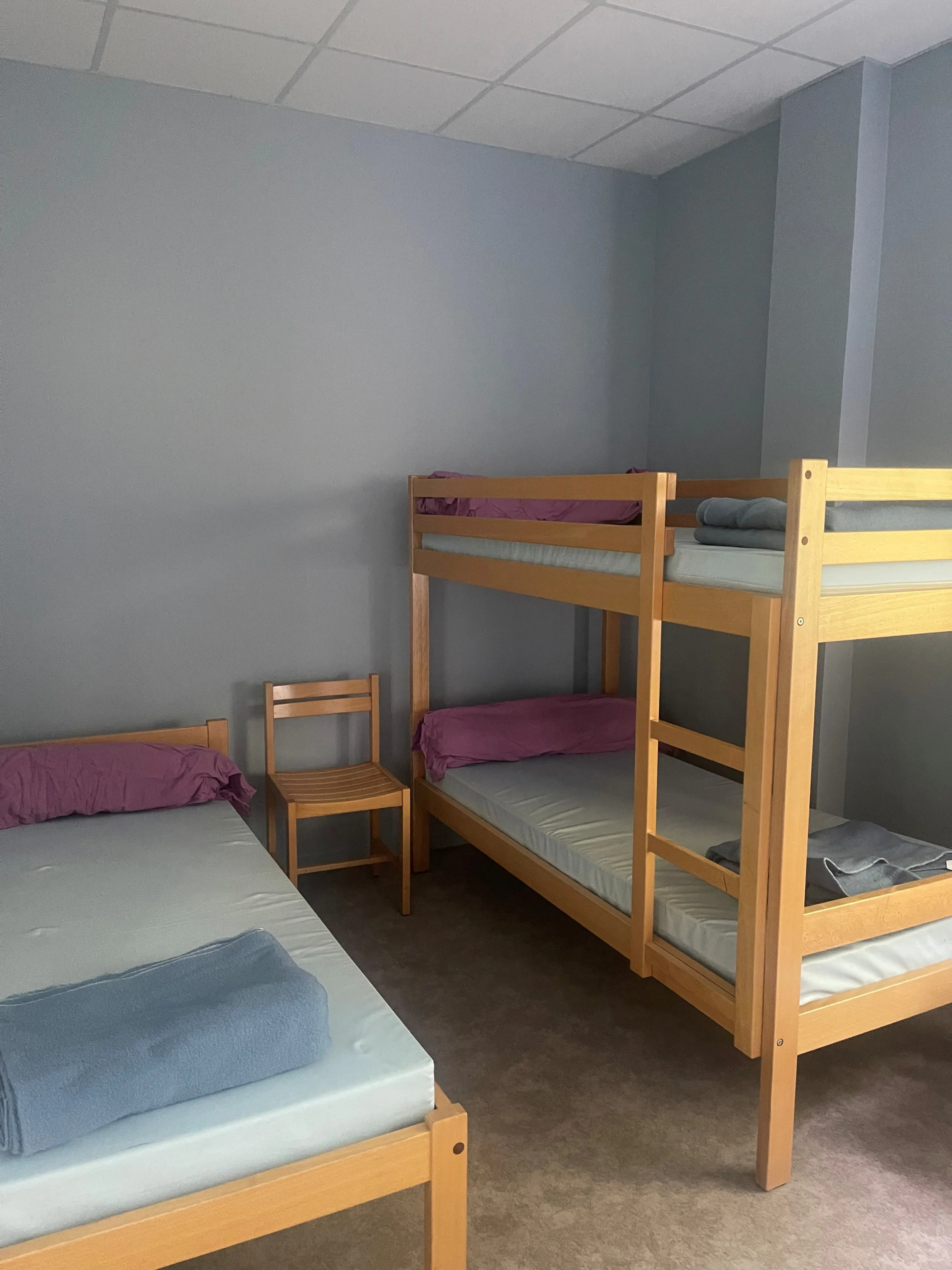 Chambre avec couchages à la Maison des Associations de Gomené